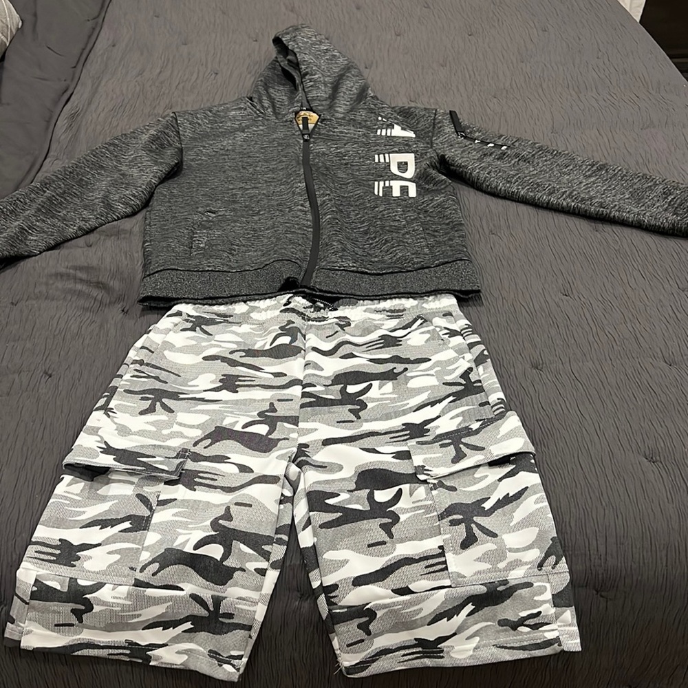 Set of Shorts and Sweater size 14/16& 18 (fit 14/16)